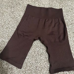 Lazuli label scrunch seamless contour shorts NWT Small